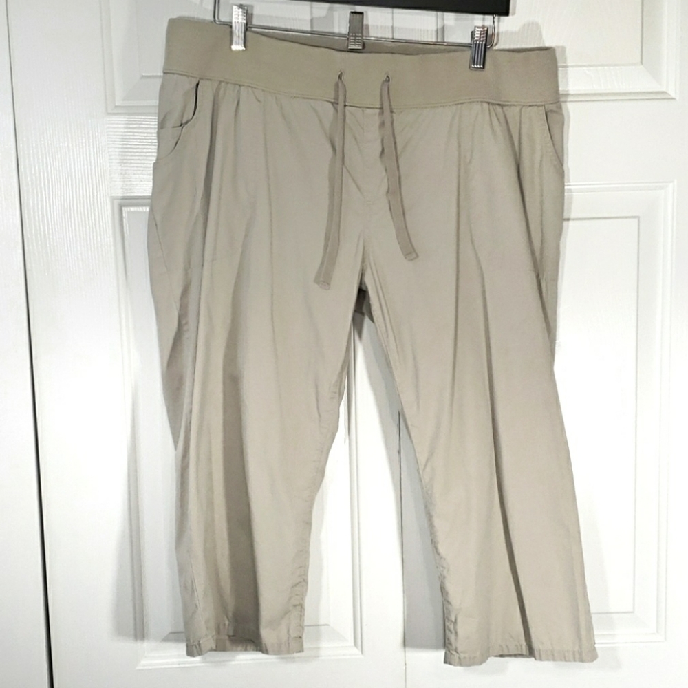 Liz Lange Maternity for Target Khaki Capri's